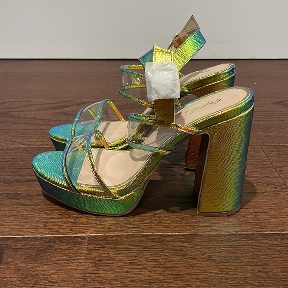Qupid Women’s Brand New Iridescent Platform Sandals Size 9 - Picture 2 of 5